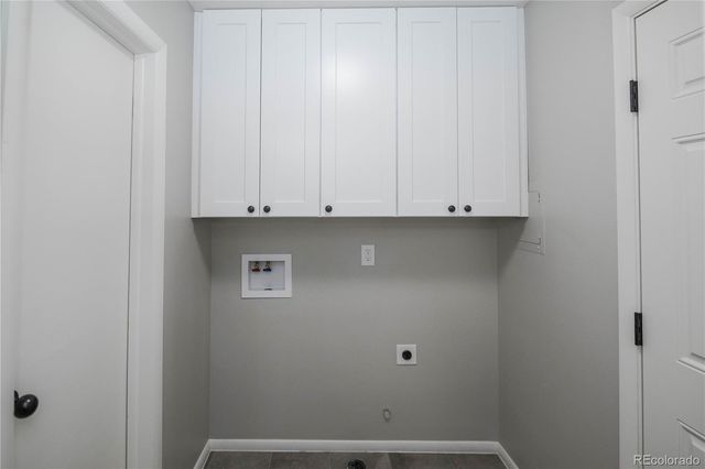 842 S Worchester Street, Aurora, CO 80012