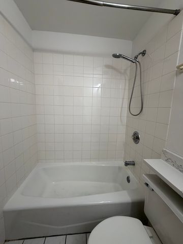 628 W Patterson Avenue 3E, Chicago, IL 60613