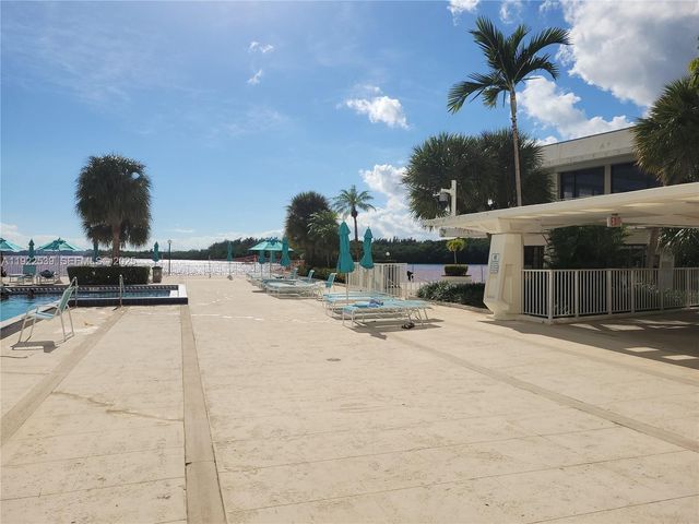 300 Bayview Dr 201, Sunny Isles Beach, FL 33160