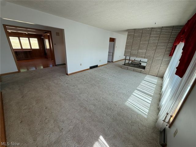 2902 Downeys Hill Drive NE, Dover, OH 44622