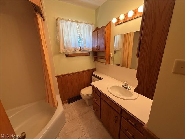 2902 Downeys Hill Drive NE, Dover, OH 44622
