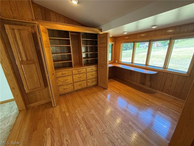 2902 Downeys Hill Drive NE, Dover, OH 44622