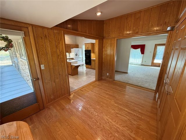 2902 Downeys Hill Drive NE, Dover, OH 44622