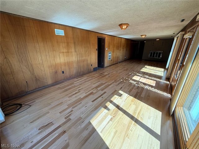 2902 Downeys Hill Drive NE, Dover, OH 44622