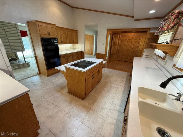 2902 Downeys Hill Drive NE, Dover, OH 44622