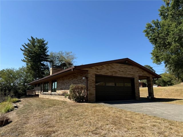 2902 Downeys Hill Drive NE, Dover, OH 44622