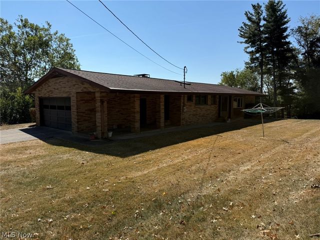 2902 Downeys Hill Drive NE, Dover, OH 44622