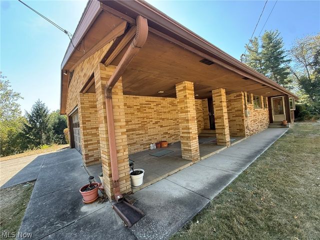 2902 Downeys Hill Drive NE, Dover, OH 44622