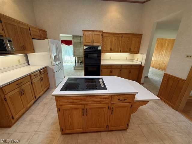 2902 Downeys Hill Drive NE, Dover, OH 44622
