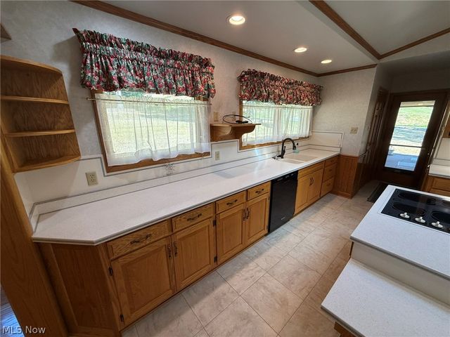 2902 Downeys Hill Drive NE, Dover, OH 44622
