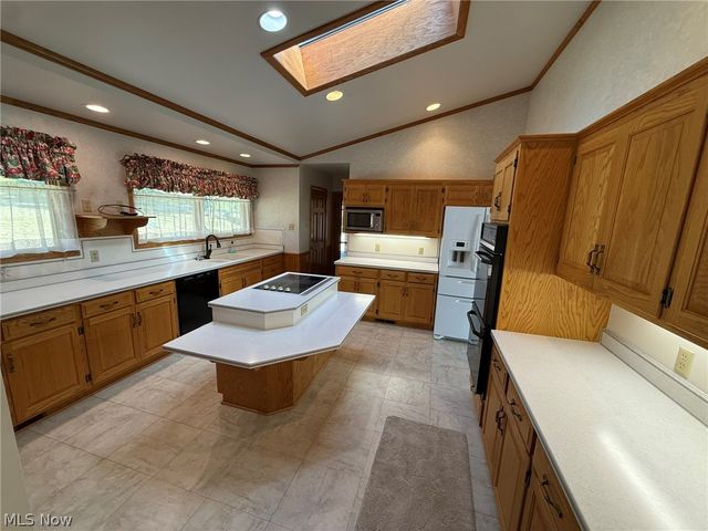 2902 Downeys Hill Drive NE, Dover, OH 44622