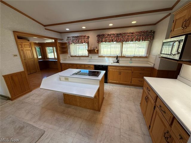 2902 Downeys Hill Drive NE, Dover, OH 44622