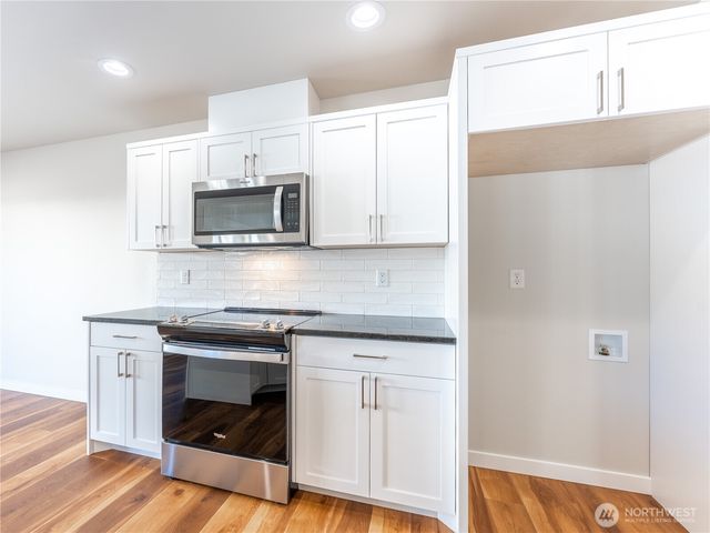 861 N Newport Loop, East Wenatchee, WA 98802