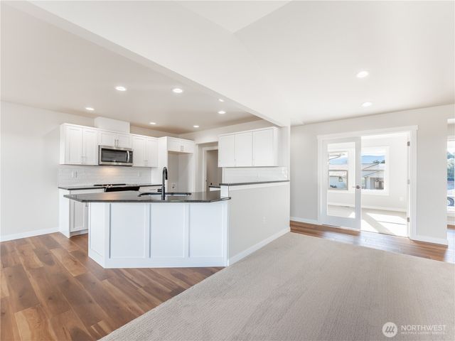 861 N Newport Loop, East Wenatchee, WA 98802