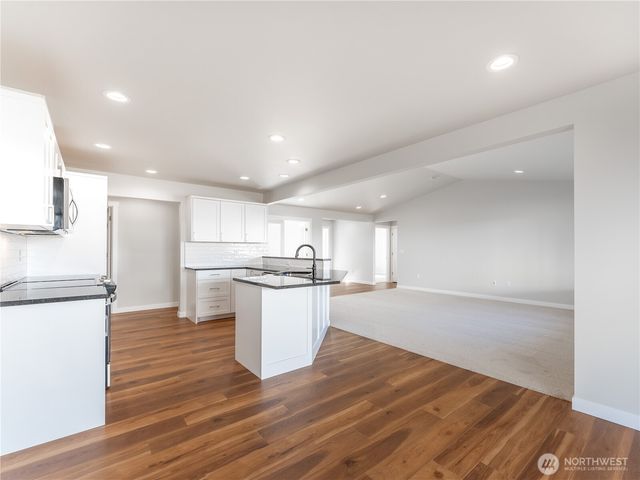 861 N Newport Loop, East Wenatchee, WA 98802