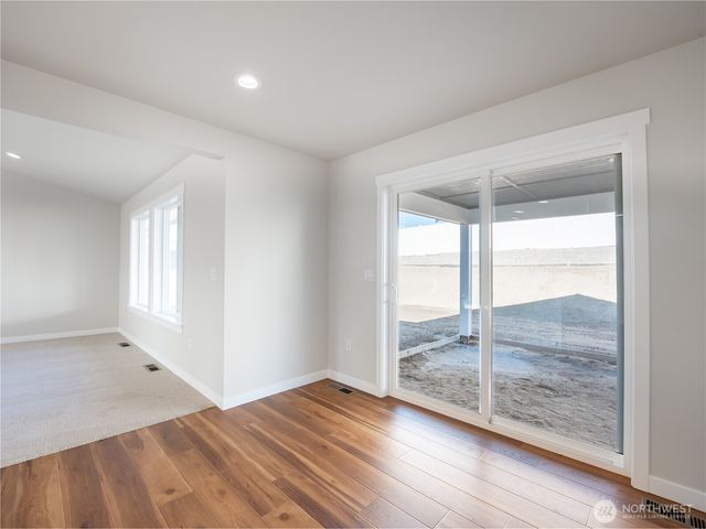 861 N Newport Loop, East Wenatchee, WA 98802