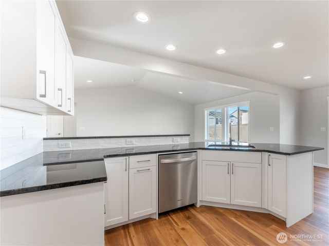 861 N Newport Loop, East Wenatchee, WA 98802