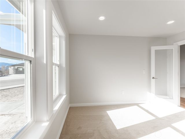 861 N Newport Loop, East Wenatchee, WA 98802