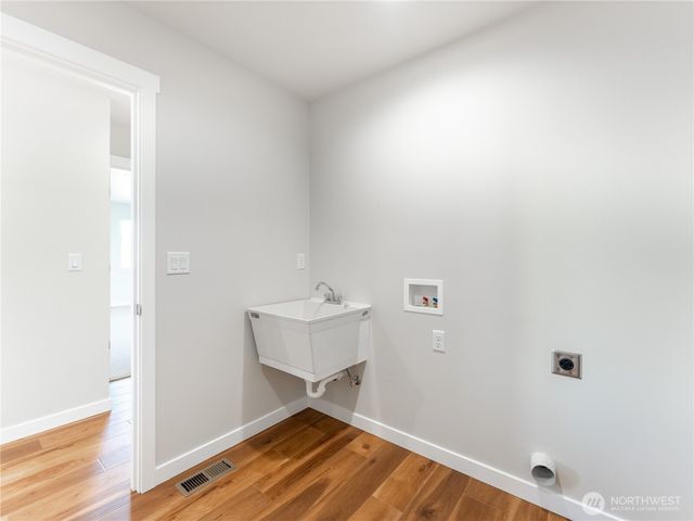 861 N Newport Loop, East Wenatchee, WA 98802