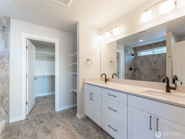 861 N Newport Loop, East Wenatchee, WA 98802