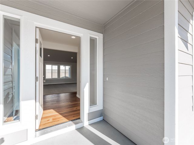 861 N Newport Loop, East Wenatchee, WA 98802