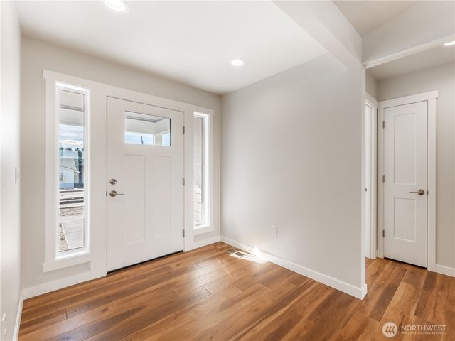 861 N Newport Loop, East Wenatchee, WA 98802