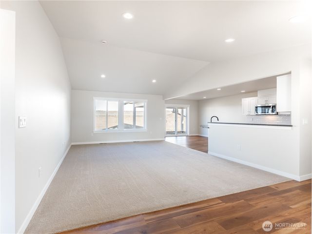 861 N Newport Loop, East Wenatchee, WA 98802