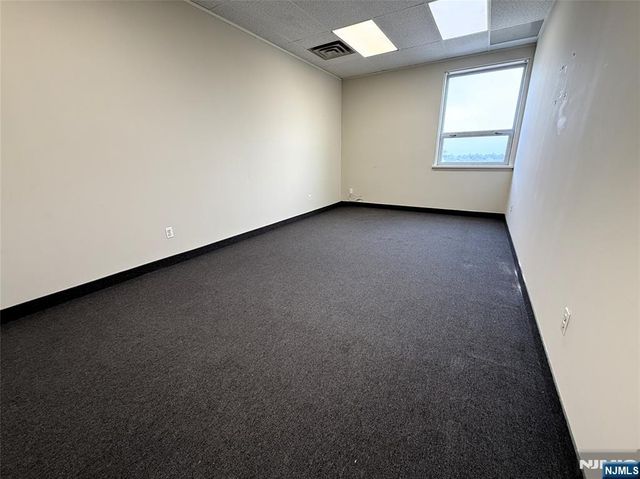 190 Sylvan Avenue D23, Englewood Cliffs, NJ 07632