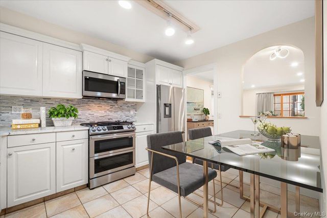 18 Park Drive, Mount Kisco, NY 10549