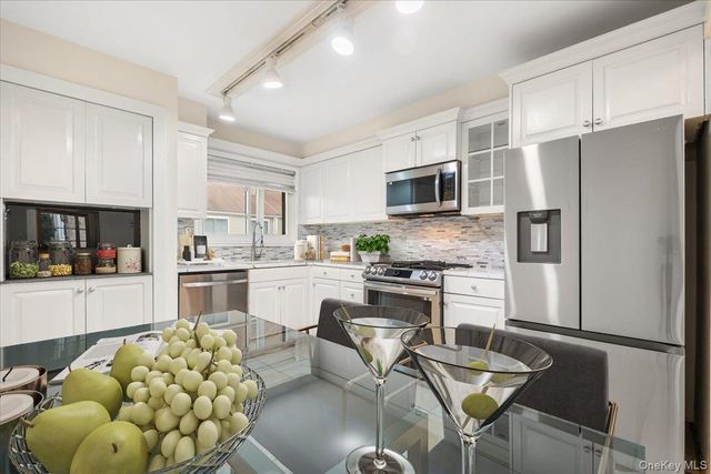 18 Park Drive, Mount Kisco, NY 10549