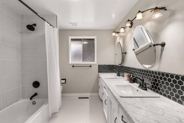 2532 Southport Way, Medford, OR 97504