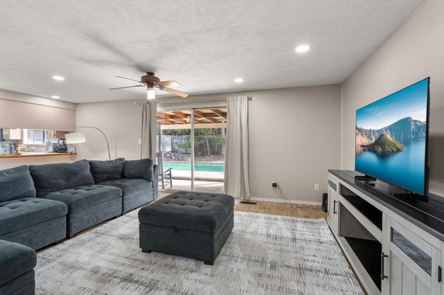 2532 Southport Way, Medford, OR 97504