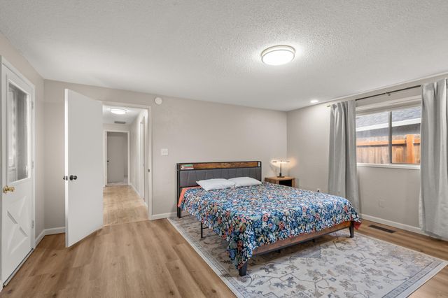 2532 Southport Way, Medford, OR 97504