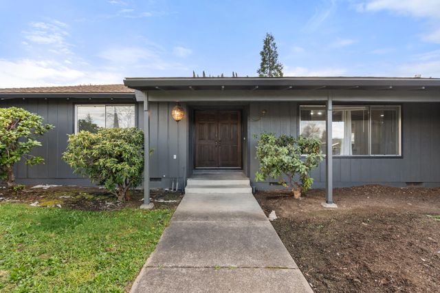 2532 Southport Way, Medford, OR 97504