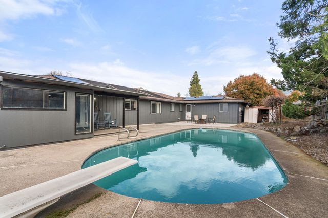 2532 Southport Way, Medford, OR 97504