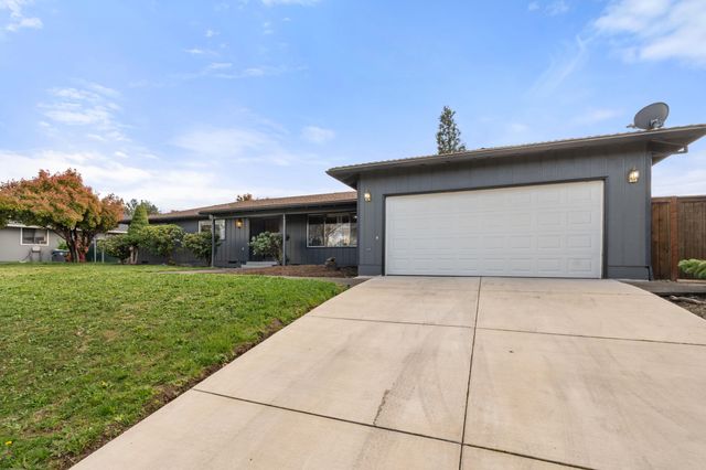 2532 Southport Way, Medford, OR 97504