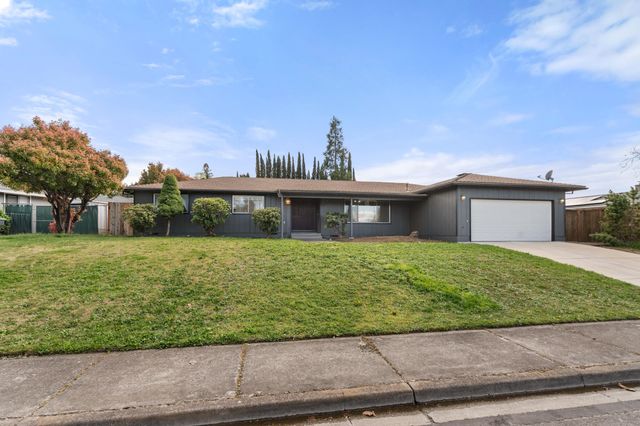 2532 Southport Way, Medford, OR 97504