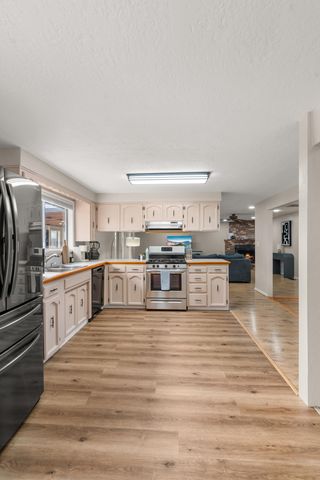 2532 Southport Way, Medford, OR 97504