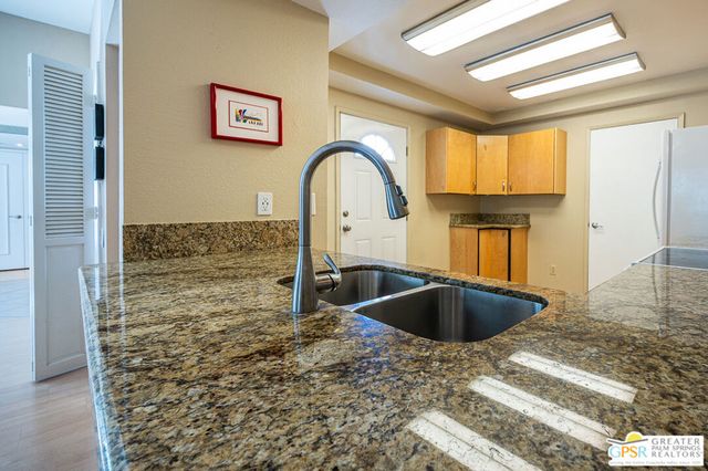 5980 Paradise Plaza, Palm Springs, CA 92264