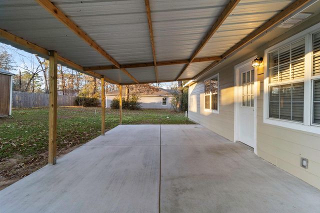 171 Whiteside Drive, Onalaska, TX 77360