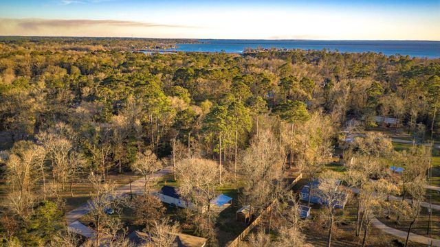 171 Whiteside Drive, Onalaska, TX 77360