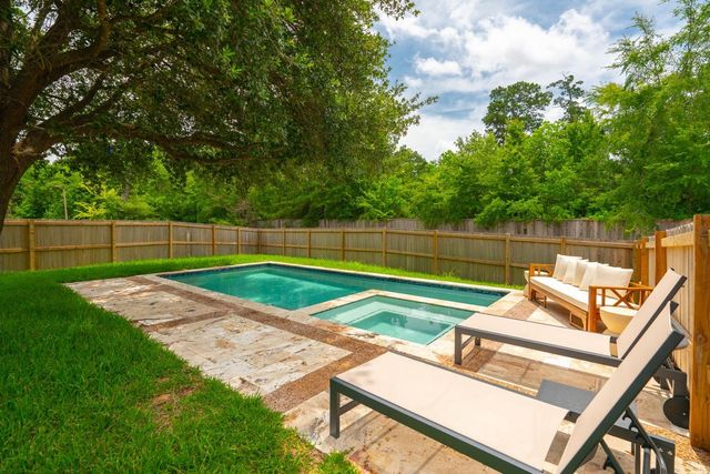 19 Powers Bend Way, The Woodlands, TX 77382