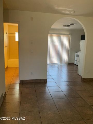 1921 N Madelyn Avenue, Tucson, AZ 85712