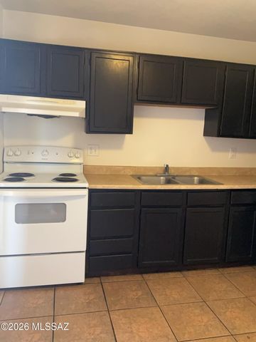 1921 N Madelyn Avenue, Tucson, AZ 85712