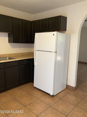1921 N Madelyn Avenue, Tucson, AZ 85712