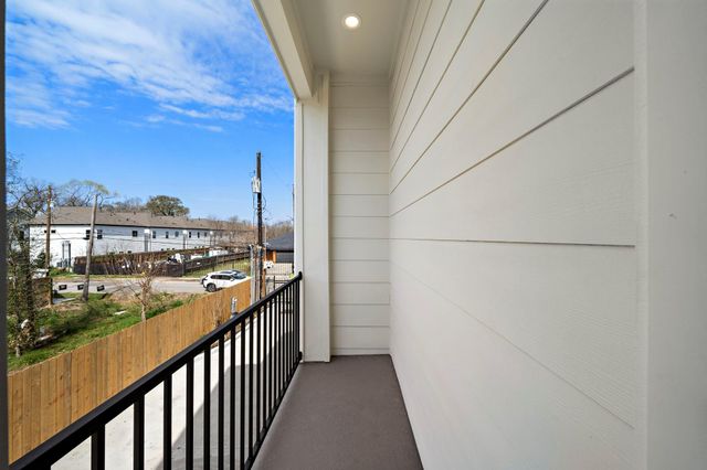 835 Elkhart Street E, Houston, TX 77091