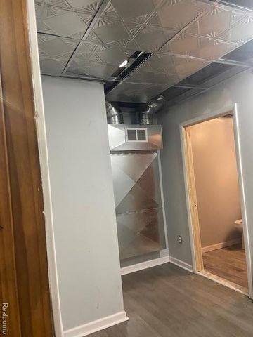 18416 Grand River Avenue, Detroit, MI 48223