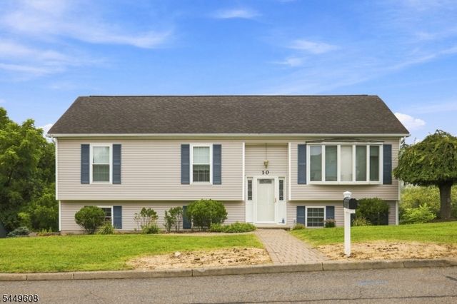 10 Lakeview Ter, Sussex Boro, NJ 07461