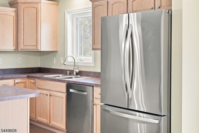 10 Lakeview Ter, Sussex Boro, NJ 07461