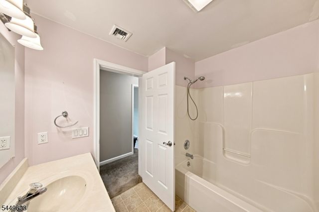 10 Lakeview Ter, Sussex Boro, NJ 07461